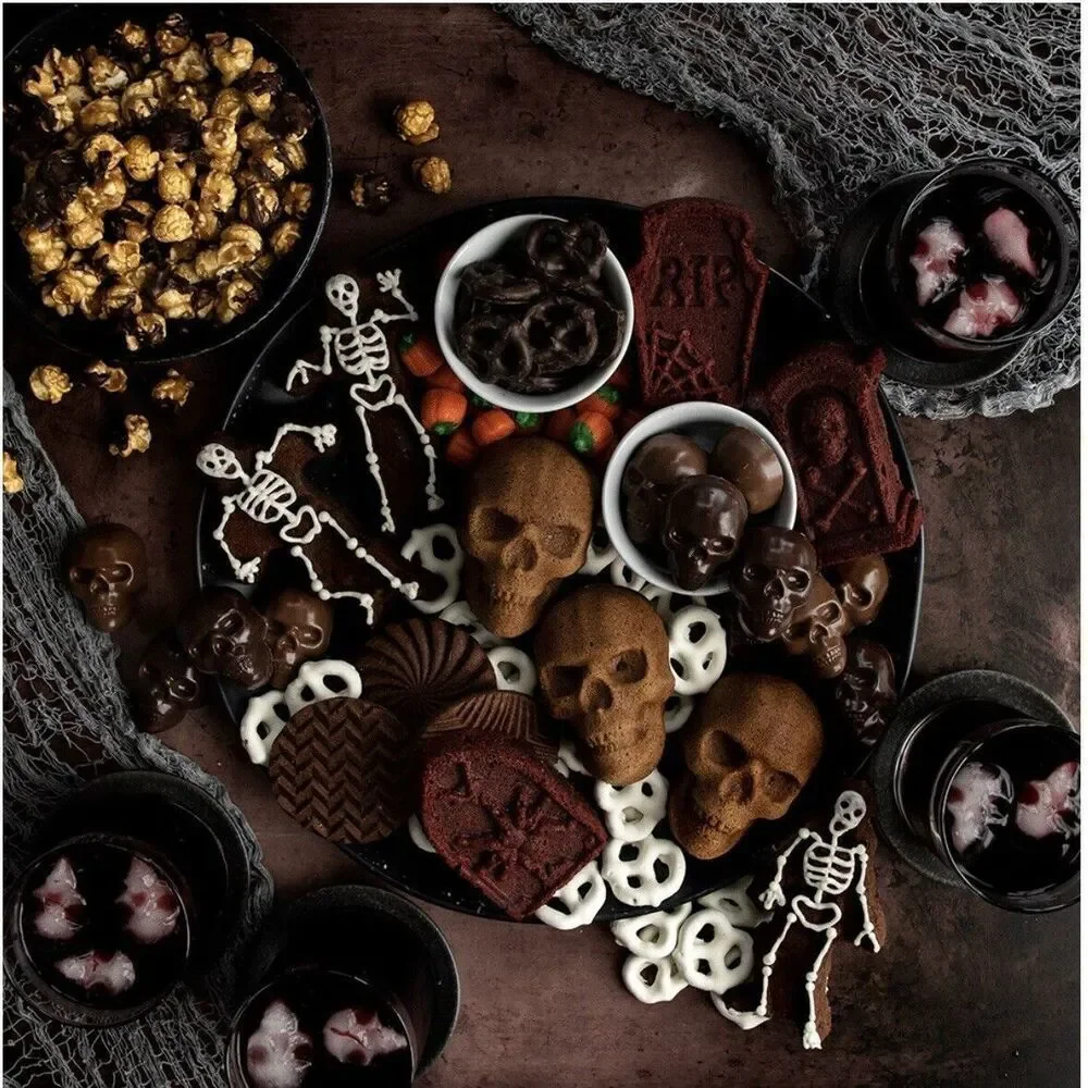 NWOB Nordic Ware Skull 6 Cakelet‎ Bakeware Halloween, Day Of The Dead